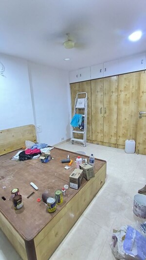 Team Area in 2 BHK Apartment at Prabhadevi – for Rent