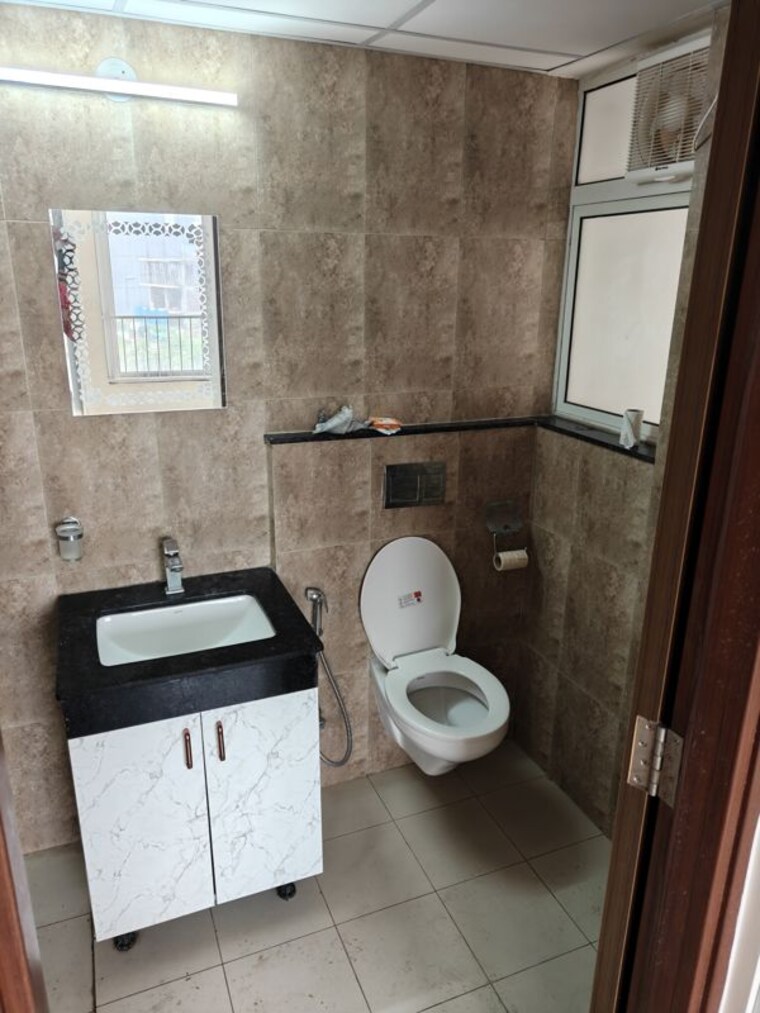 Bathroom, shapoorji-pallonji-joyville-gurgaon 3 Bedroom 1852 Sq.Ft. Apartment In Sector 102 Gurgaon 10689536