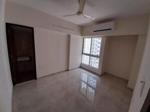 Room in 2 BHK Apartment at Lodha Amara, Kolshet Road – for Rent