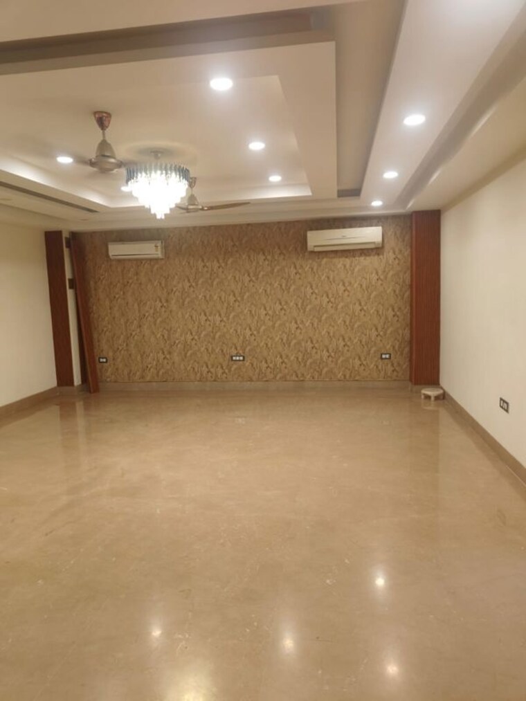 Room, palam vihar 3 Bedroom 300 Sq.Yd. Builder Floor In Palam Vihar Gurgaon 10694465