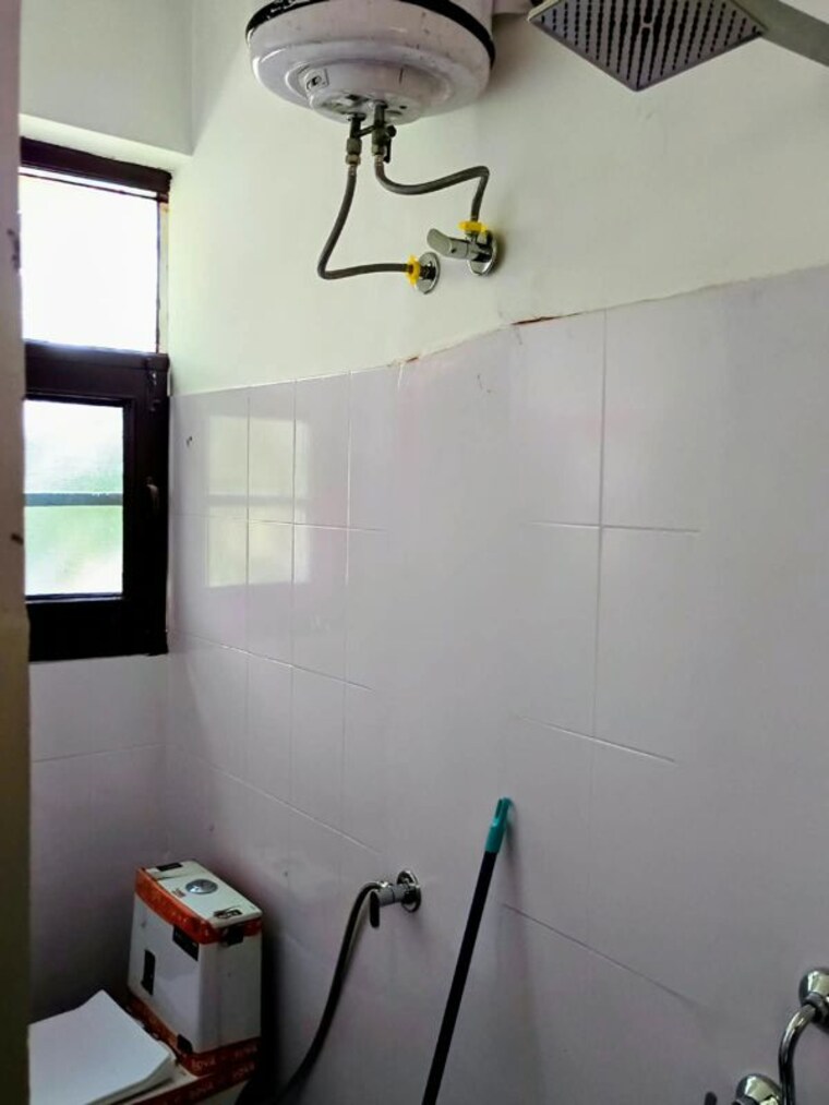 Bathroom, sector 42 1 RK 500 Sq.Ft. Builder Floor In Sector 42 Chandigarh 10694484