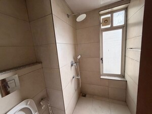 Bathroom in 4 BHK Apartment at DLF The Icon, Dlf Phase V – for Rent