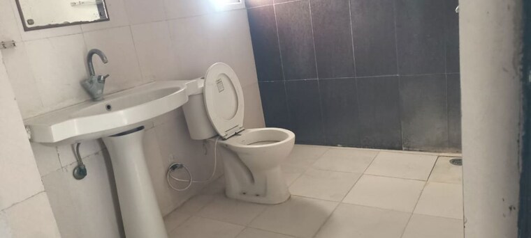 Bathroom, saviour-greenisle 2.5 Bedroom 1150 Sq.Ft. Apartment In Sain Vihar Ghaziabad 10694498