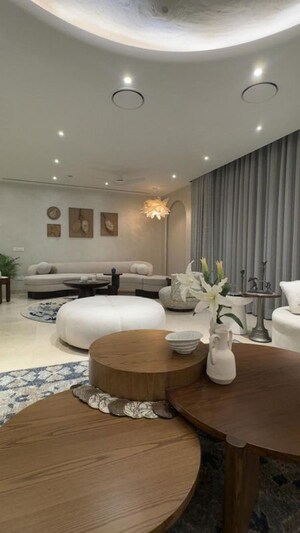 Team Area in 4 BHK Apartment at DLF The Belaire, Sector 54 – for Rent