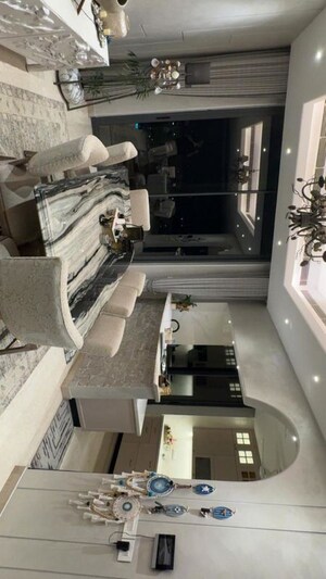 Team Area in 4 BHK Apartment at DLF The Belaire, Sector 54 – for Rent