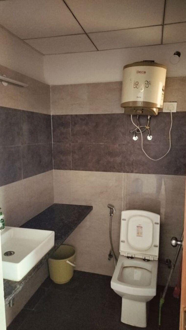 Bathroom, paramount-golfforeste 1 RK 435 Sq.Ft. Apartment In Zeta I Greater Noida Greater Noida 10694524