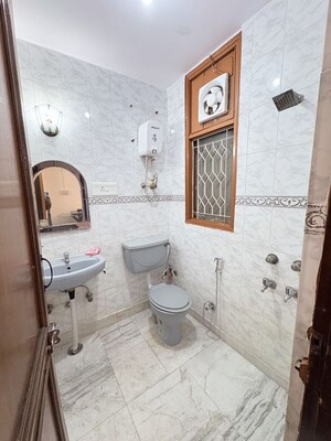 Team Area in 3 BHK Builder Floor at Panchsheel Vihar – for Rent