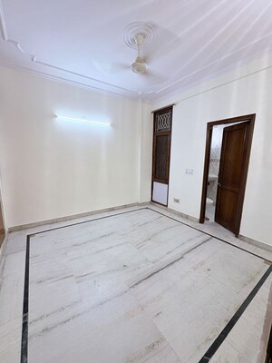 Furnished Amenities in 3 BHK Builder Floor at Panchsheel Vihar – for Rent