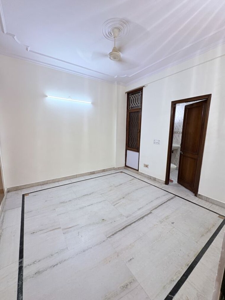 undefined, panchsheel vihar 3 Bedroom 100 Sq.Yd. Builder Floor In Panchsheel Vihar Delhi 10694537
