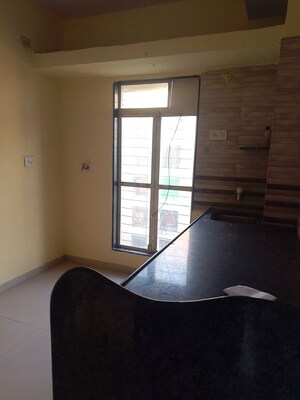 Room in 1 BHK Apartment at Navkar Building, Nalasopara West – for Rent