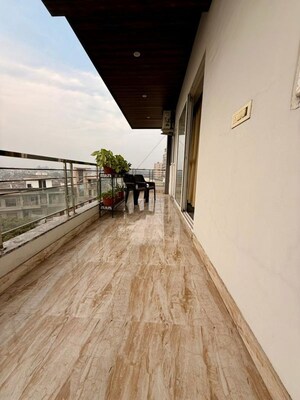 Balcony in 3 BHK Builder Floor at Sector 17 – for Rent