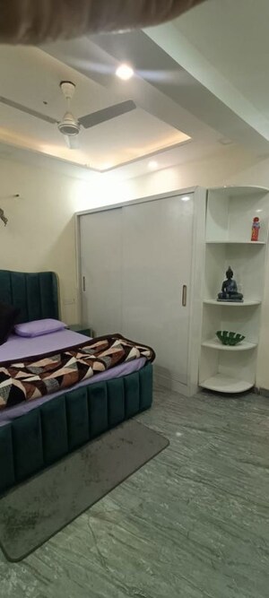 Bedroom in 3 BHK Builder Floor at Sector 17 – for Rent