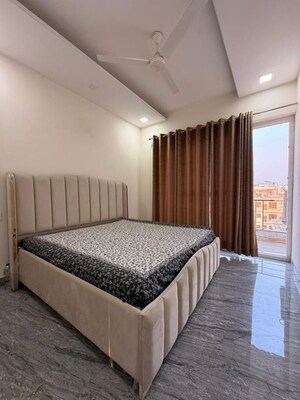 Bedroom in 3 BHK Builder Floor at Sector 17 – for Rent