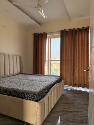 Bedroom in 3 BHK Builder Floor at Sector 17 – for Rent