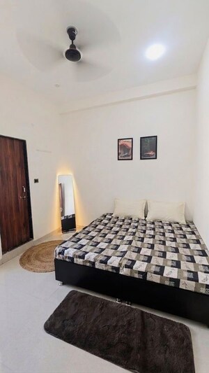 Bedroom in Studio Builder Floor at Vijay Nagar – for Rent