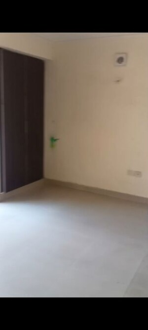 Room in 2 BHK Apartment at Ascent Savy Ville De, Raj Nagar Extension – for Rent