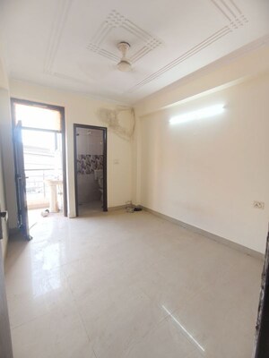 Room in 2 BHK Apartment at Palm Residency Chhatarpur, Chattarpur – for Rent