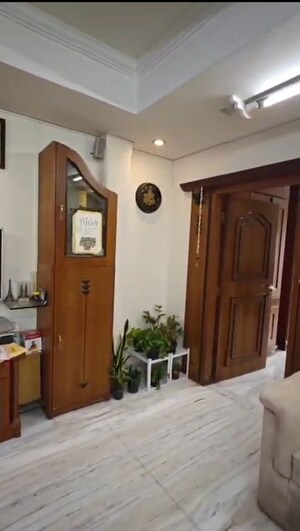 2 BHK Apartment For Rent in Yashodhan Apartment Vile Parle, Vile Parle West