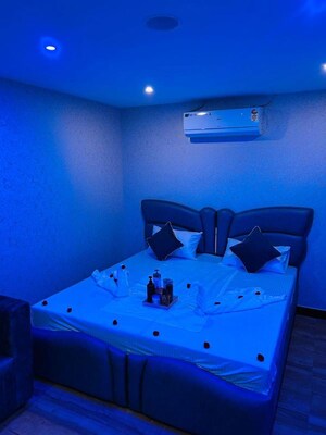 Team Area in 6+ BHK Apartment at Indiranagar – for Rent