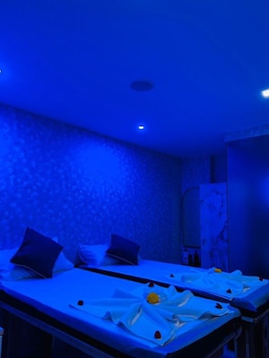 Swimming Pool in 6+ BHK Apartment at Indiranagar – for Rent