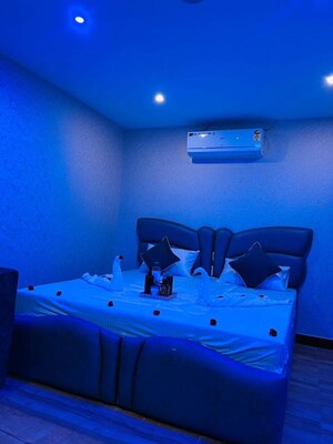 Bathroom in 6+ BHK Apartment at Indiranagar – for Rent