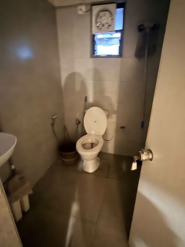 Bathroom, shilp-corporate-park Commercial Office Space 838 Sq.Ft. In Bodakdev Ahmedabad 10694586