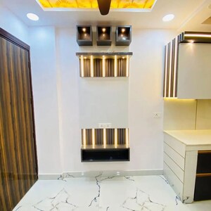 Team Area in 2 BHK Builder Floor at Uttam Nagar – for Sale