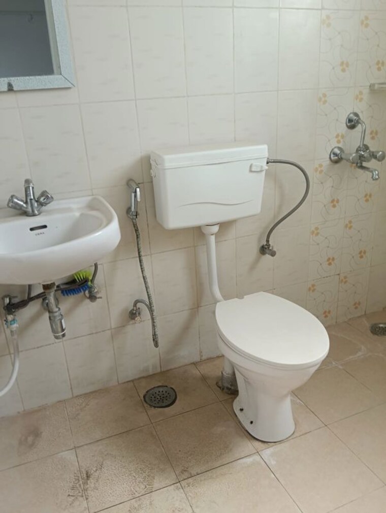 Bathroom, shree-vardhman-mantra 2 Bedroom 800 Sq.Ft. Apartment In Sector 67 Gurgaon 10694606