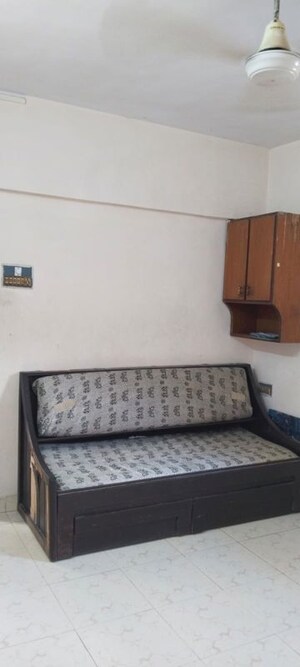 1 BHK Builder Floor For Rent in Malad West