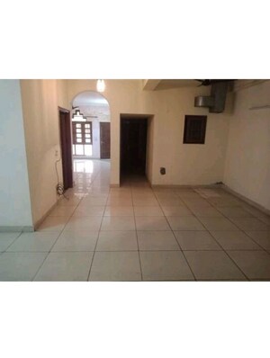 Room in 3 BHK Independent House at RWA Apartments, Sector 31 – for Rent