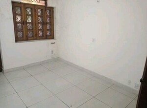 Room in 3 BHK Independent House at RWA Apartments, Sector 31 – for Rent