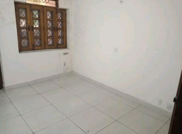 Room, rwa-apartments 3 Bedroom 240 Sq.Mt. Independent House In Sector 31 Noida 10694663