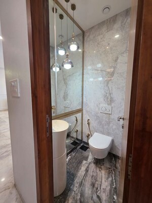 Bathroom in 4 BHK Apartment at Tardeo – for Rent