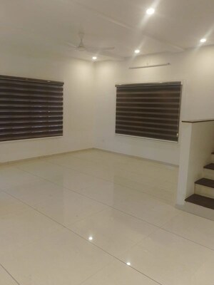 Room in 4 BHK Independent House at Kuttanellur – for Sale