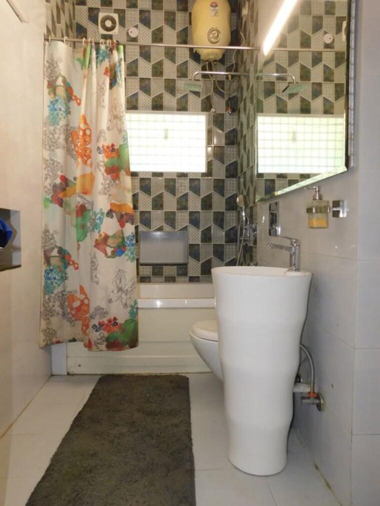 Bathroom, greater kailash i 3 Bedroom 2799 Sq.Ft. Builder Floor In Greater Kailash I Delhi 10694660