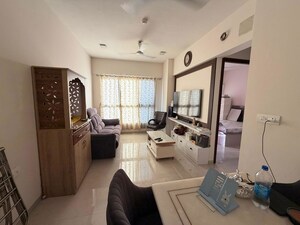 Team Area in 2 BHK Apartment at Piramal Vaikunth, Balkum Pada – for Rent