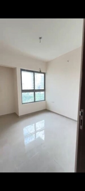 Room in 2 BHK Apartment at Piramal Vaikunth, Balkum Pada – for Rent