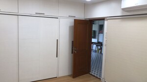 Room in 2 BHK Apartment at Lokhandwala Complex, Andheri West – for Rent