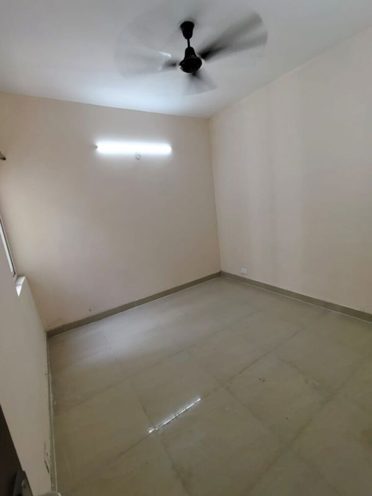 Room, gaur-city-2-12th-avenue 2.5 Bedroom 1055 Sq.Ft. Apartment In Sector 16c Greater Noida Greater Noida 10694729