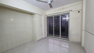 Room in 1.5 BHK Apartment at Tulsidham Complex, Kapur Bawdi – for Sale