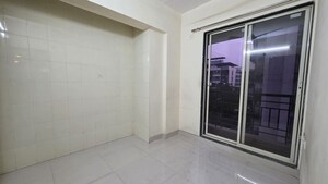 Room in 1.5 BHK Apartment at Tulsidham Complex, Kapur Bawdi – for Sale