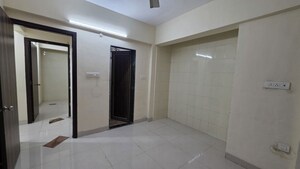 Room in 1.5 BHK Apartment at Tulsidham Complex, Kapur Bawdi – for Sale