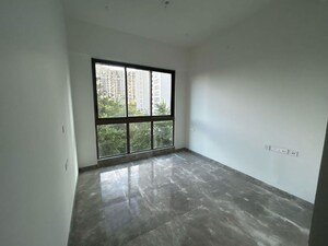 Room in 2 BHK Apartment at Piramal Aranya, Byculla – for Rent