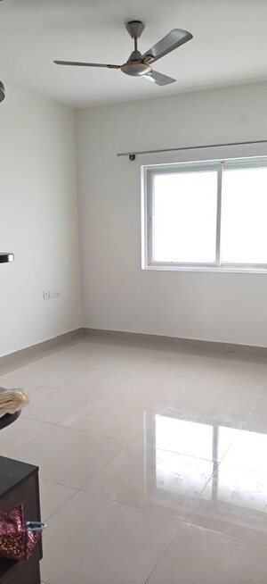 Room in 2 BHK Apartment at Mantri Webcity, Hennur Road – for Rent