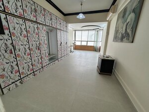 Room in 3 BHK Apartment at Churchgate – for Rent