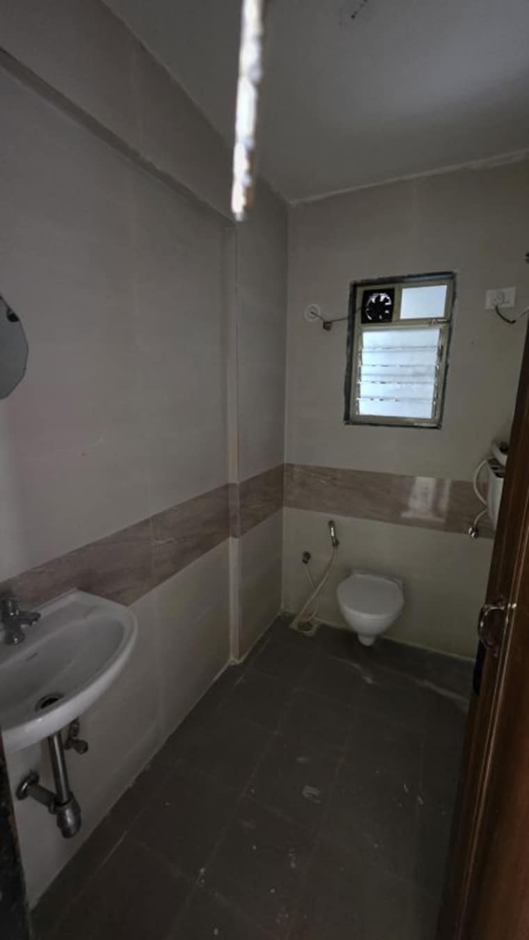 Bathroom, tulsidham-complex 3 Bedroom 1563 Sq.Ft. Apartment In Kapur Bawdi Thane 10694766