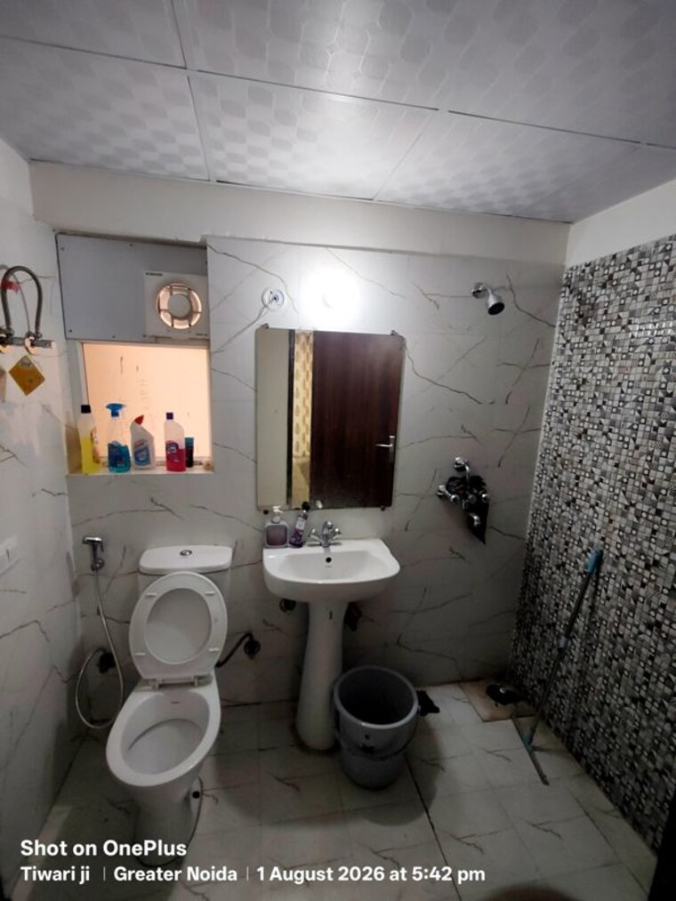 Bathroom, mahagun-moderne 2.5 Bedroom 1250 Sq.Ft. Apartment In Sector 78 Noida 10694761