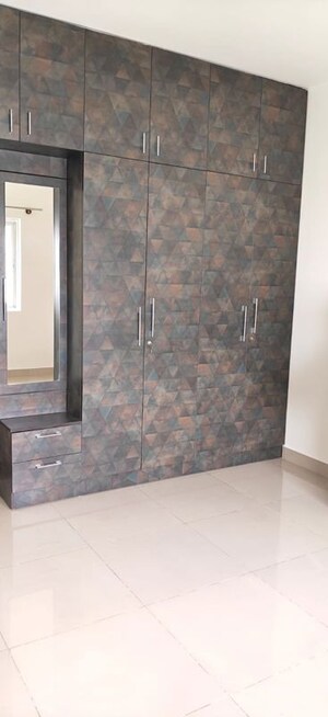 Room in 2.5 BHK Apartment at Mantri Webcity, Hennur Road – for Rent