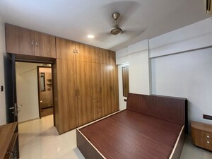 Room in 3 BHK Apartment at Khar West – for Rent