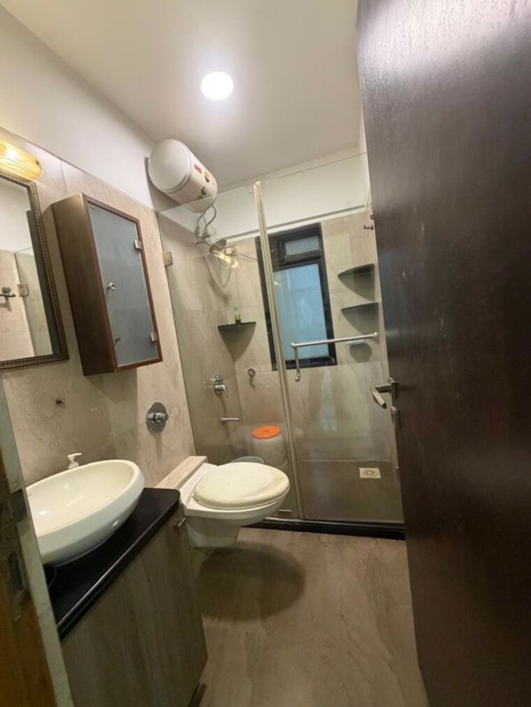 Bathroom, khar west 3 Bedroom 900 Sq.Ft. Apartment In Khar West Mumbai 10694773